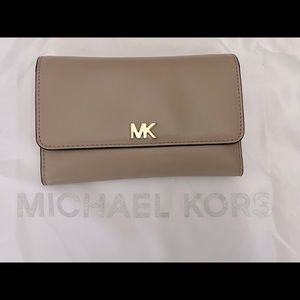 Michael Kors Saffiano Leather wallet